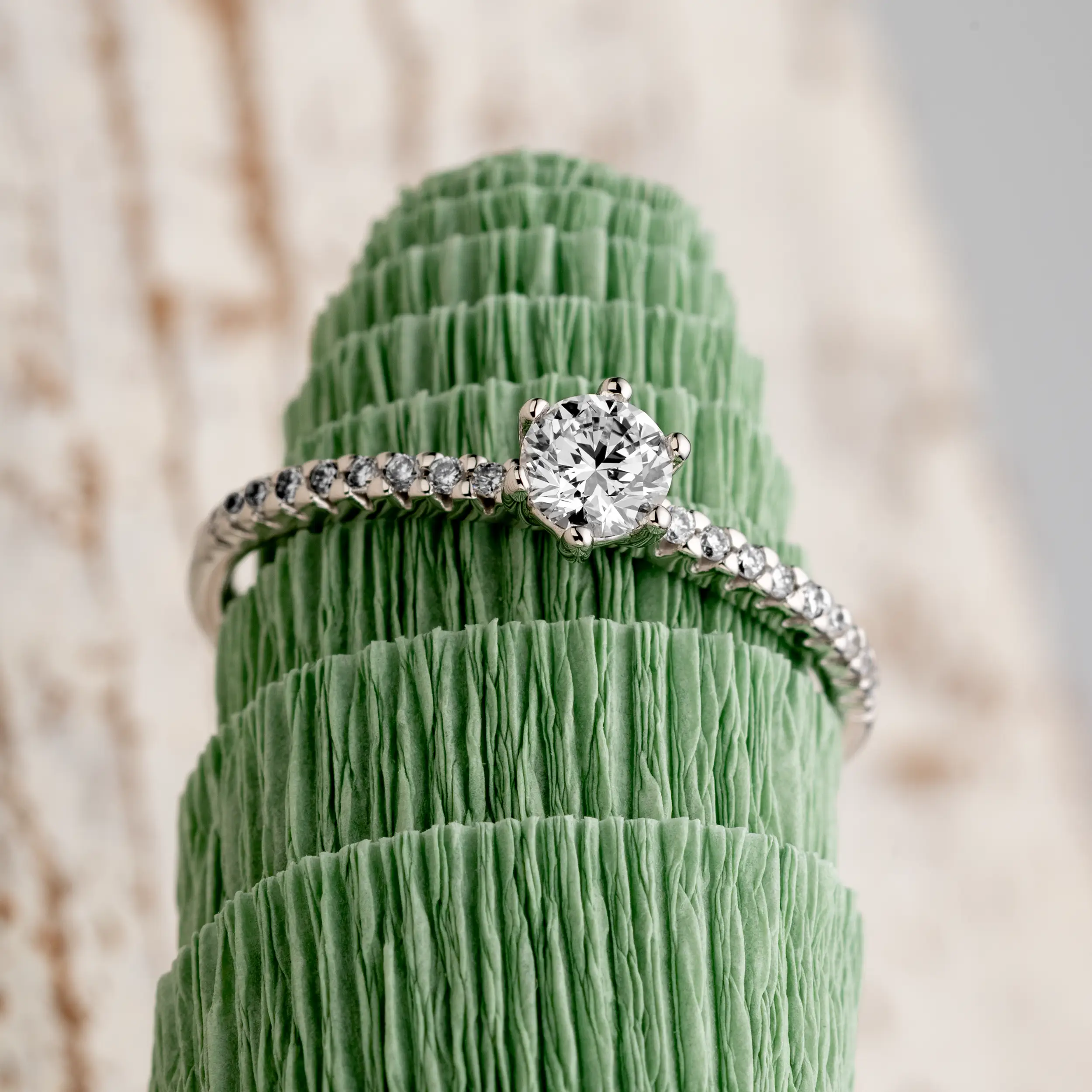 Weissgold Ring Diamant 0.36ct 6er Stotzen Solitaire Pave